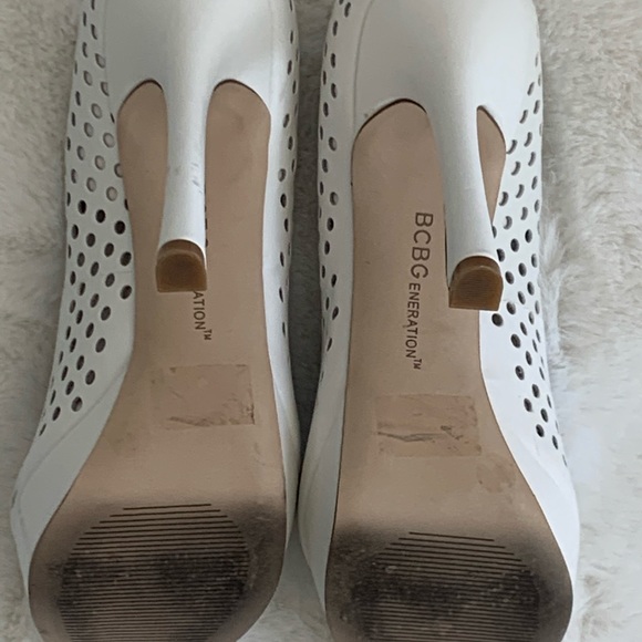 BCBG Generation white peep toe heels . Size 8 - Picture 2 of 5